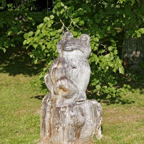 Koka skulptūras Jaunmoku pils parkā Koka skulptūras Jaunmoku pils parkā
