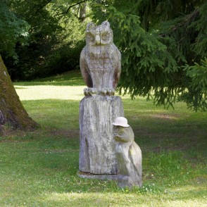 Koka skulptūras Jaunmoku pils parkā Koka skulptūras Jaunmoku pils parkā