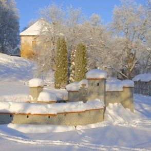 Kandavas bruņinieku pils makets ziemā Kandavas bruņinieku pils makets ziemā