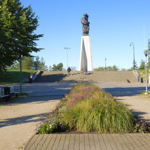 Piemineklis bojā gājušajiem jūrniekiem un zvejniekiem Liepājā Piemineklis bojā gājušajiem jūrniekiem un zvejniekiem Liepājā