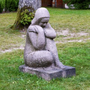 L. Rezevskas skulptūra "Pārdomas" (1960) L. Rezevskas skulptūra "Pārdomas" (1960)