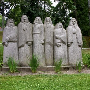 L. Rezevskas skulptūra "Suitu sievas" (1980) L. Rezevskas skulptūra "Suitu sievas" (1980)