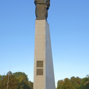 Piemineklis bojā gājušajiem jūrniekiem un zvejniekiem Liepājā Piemineklis bojā gājušajiem jūrniekiem un zvejniekiem Liepājā