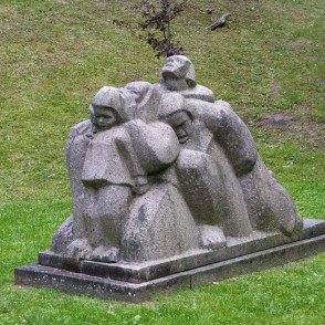 L. Rezevskas skulptūra "Sāpju ceļi" (1986) L. Rezevskas skulptūra "Sāpju ceļi" (1986)