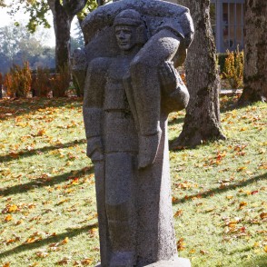 L. Rezevskas skulptūra "Raiņa Indulis un Uģis" (1983) L. Rezevskas skulptūra "Raiņa Indulis un Uģis" (1983)