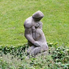 L. Rezevskas skulptūra "Mīlestība" (1979) L. Rezevskas skulptūra "Mīlestība" (1979)