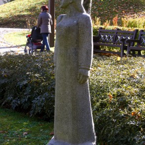 L. Rezevskas skulptūra "Raiņa Vizbulīte" (1982) L. Rezevskas skulptūra "Raiņa Vizbulīte" (1982)