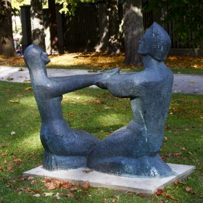 L. Rezevskas skulptūra "Divi" (1975) L. Rezevskas skulptūra "Divi" (1975)