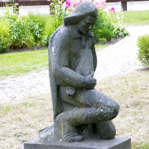 L. Rezevskas skulptūra "Spēlmanītis Tots" (1987) L. Rezevskas skulptūra "Spēlmanītis Tots" (1987)