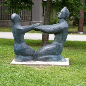 L. Rezevskas skulptūra "Divi" (1975) L. Rezevskas skulptūra "Divi" (1975)