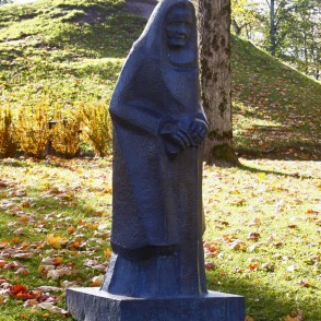 L. Rezevskas skulptūra "Kukažiņa" (1970) L. Rezevskas skulptūra "Kukažiņa" (1970)