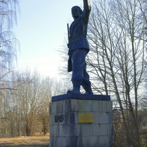 Piemineklis 1905. gada revolucionāriem (Rokasbirze) Piemineklis 1905. gada revolucionāriem (Rokasbirze)