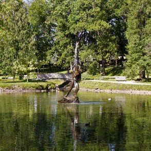 Skulptūra-strūklaka „Vīrs ar samu” Skulptūra-strūklaka „Vīrs ar samu”