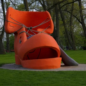 Skulptūra "Lutauša zābaks", Reņķa dārzs, Ventspils Skulptūra "Lutauša zābaks", Reņķa dārzs, Ventspils