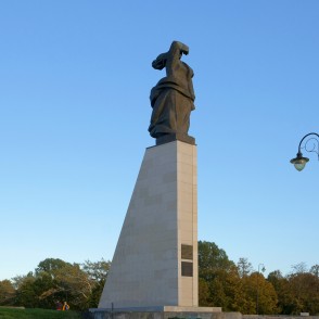 Piemineklis bojā gājušajiem jūrniekiem un zvejniekiem Liepājā Piemineklis bojā gājušajiem jūrniekiem un zvejniekiem Liepājā