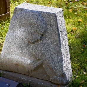 L. Rezevskas skulptūra "Vijolnieks" (1956) L. Rezevskas skulptūra "Vijolnieks" (1956)