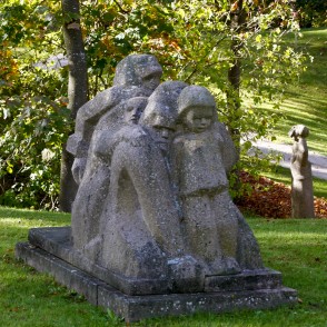 L. Rezevskas skulptūra "Sāpju ceļi" (1986) L. Rezevskas skulptūra "Sāpju ceļi" (1986)