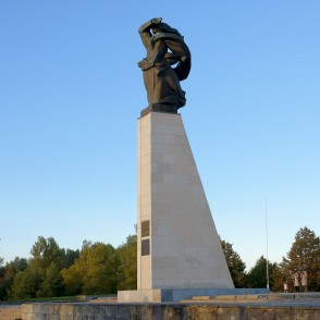 Piemineklis bojā gājušajiem jūrniekiem un zvejniekiem Liepājā Piemineklis bojā gājušajiem jūrniekiem un zvejniekiem Liepājā