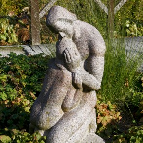 L. Rezevskas skulptūra "Mīlestība" (1979) L. Rezevskas skulptūra "Mīlestība" (1979)