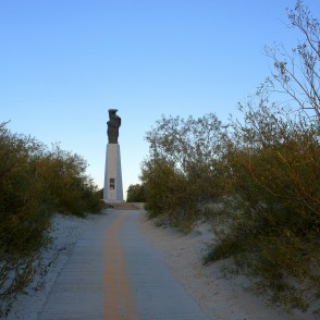 Piemineklis bojā gājušajiem jūrniekiem un zvejniekiem Liepājā Piemineklis bojā gājušajiem jūrniekiem un zvejniekiem Liepājā