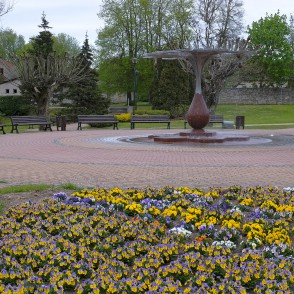 Strūklaka "Medus piliens", Saldus Strūklaka "Medus piliens", Saldus