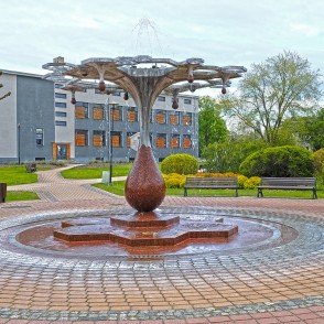 Strūklaka "Medus piliens", Saldus Strūklaka "Medus piliens", Saldus