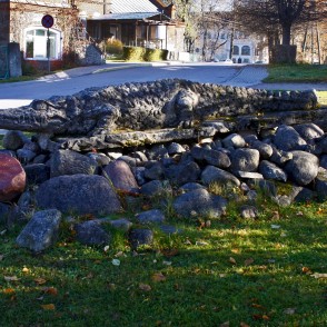 Krokodila skulptūra Dundagā Krokodila skulptūra Dundagā