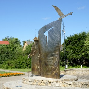 Viļa Plūdoņa piemineklis Bauskā Viļa Plūdoņa piemineklis Bauskā