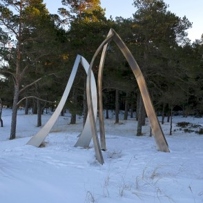Vides objekts un piemineklis kapteinim Visvaldim Feldmanim Kolkasragā Vides objekts un piemineklis kapteinim Visvaldim Feldmanim Kolkasragā