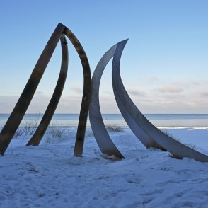 Vides objekts un piemineklis kapteinim Visvaldim Feldmanim Kolkasragā Vides objekts un piemineklis kapteinim Visvaldim Feldmanim Kolkasragā