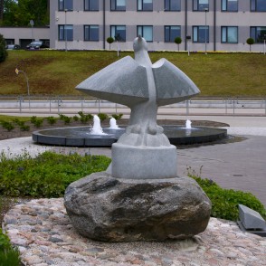 Tēlnieka Jāņa Karlova skulptūra "Baltā Cielava" Tēlnieka Jāņa Karlova skulptūra "Baltā Cielava"