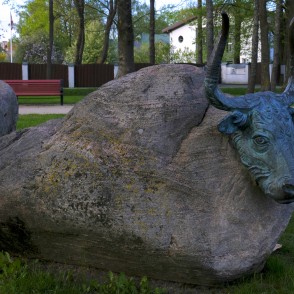 Mājdzīvnieku skulptūras Reņķa dārzā Mājdzīvnieku skulptūras Reņķa dārzā