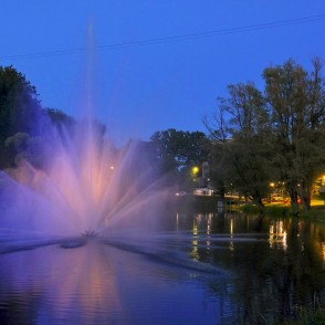 Dzirnavu ezeriņa promenādes strūklaka Dzirnavu ezeriņa promenādes strūklaka