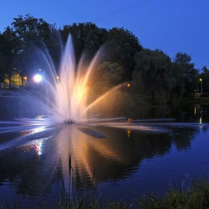 Dzirnavu ezeriņa strūklaka Valmierā Dzirnavu ezeriņa strūklaka Valmierā