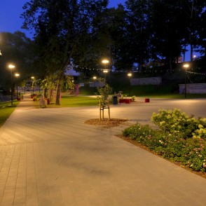 Dzirnavu ezeriņa promenāde naktī, Valmiera Dzirnavu ezeriņa promenāde naktī, Valmiera