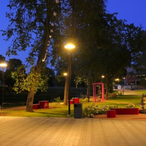 Dzirnavu ezeriņa promenāde naktī, Valmiera Dzirnavu ezeriņa promenāde naktī, Valmiera