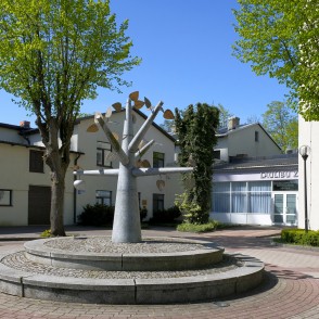 Skulptūra „Paradīzes ābele” Skulptūra „Paradīzes ābele”