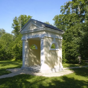 Pomonas templis Alūksnes pils parkā Pomonas templis Alūksnes pils parkā