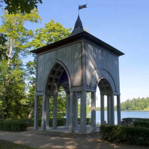 Aleksandra paviljons Alūksnes muižas parkā Aleksandra paviljons Alūksnes muižas parkā