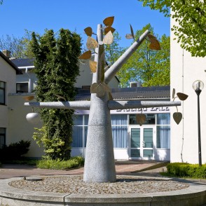 Skulptūra „Paradīzes ābele” Skulptūra „Paradīzes ābele”