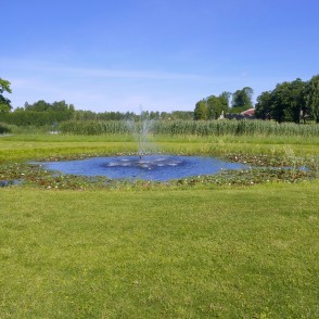 Strūklaka Alūksnes pils parka dīķītī Strūklaka Alūksnes pils parka dīķītī