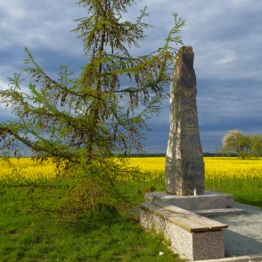 Piemiņas zīme somu jēgeru Smārdes kaujai Piemiņas zīme somu jēgeru Smārdes kaujai