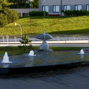 Tēlnieka Jāņa Karlova skulptūra "Baltā Cielava" Tēlnieka Jāņa Karlova skulptūra "Baltā Cielava"