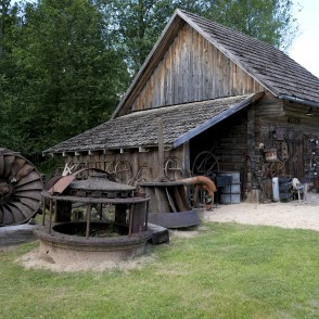 Smēde muzeja "Ausekļu dzirnavas" teritorijā Smēde muzeja "Ausekļu dzirnavas" teritorijā