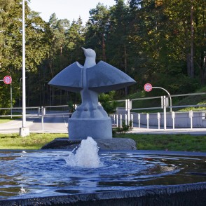 Tēlnieka Jāņa Karlova skulptūra "Baltā Cielava" Tēlnieka Jāņa Karlova skulptūra "Baltā Cielava"