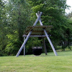 Zupas katls muzeja "Ausekļu dzirnavas" teritorijā Zupas katls muzeja "Ausekļu dzirnavas" teritorijā