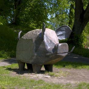 Skulptūra - Mežakuilis, Kandava Skulptūra - Mežakuilis, Kandava