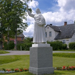 Dekoratīva skulptūra "Tautumeita", Lizums Dekoratīva skulptūra "Tautumeita", Lizums