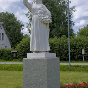 Dekoratīva skulptūra "Tautumeita", Lizums Dekoratīva skulptūra "Tautumeita", Lizums