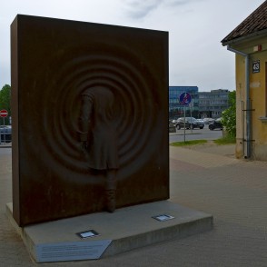 Vides objekta „Teleports” otra puse Kuldīgā Vides objekta „Teleports” otra puse Kuldīgā